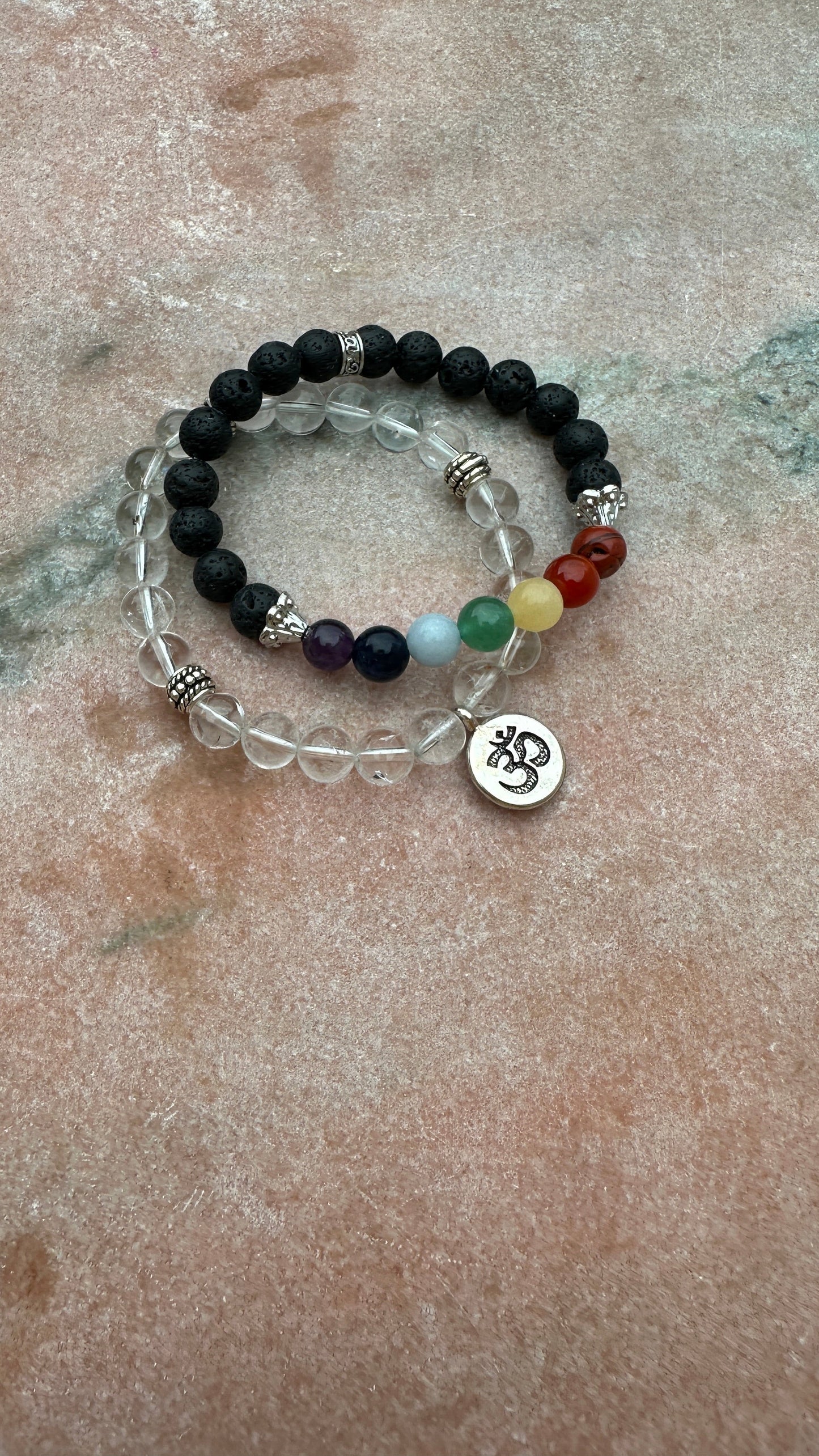 Armband Bergkristall Perlen mit Lotus: Verbindung zur Reinheit und Klarheit