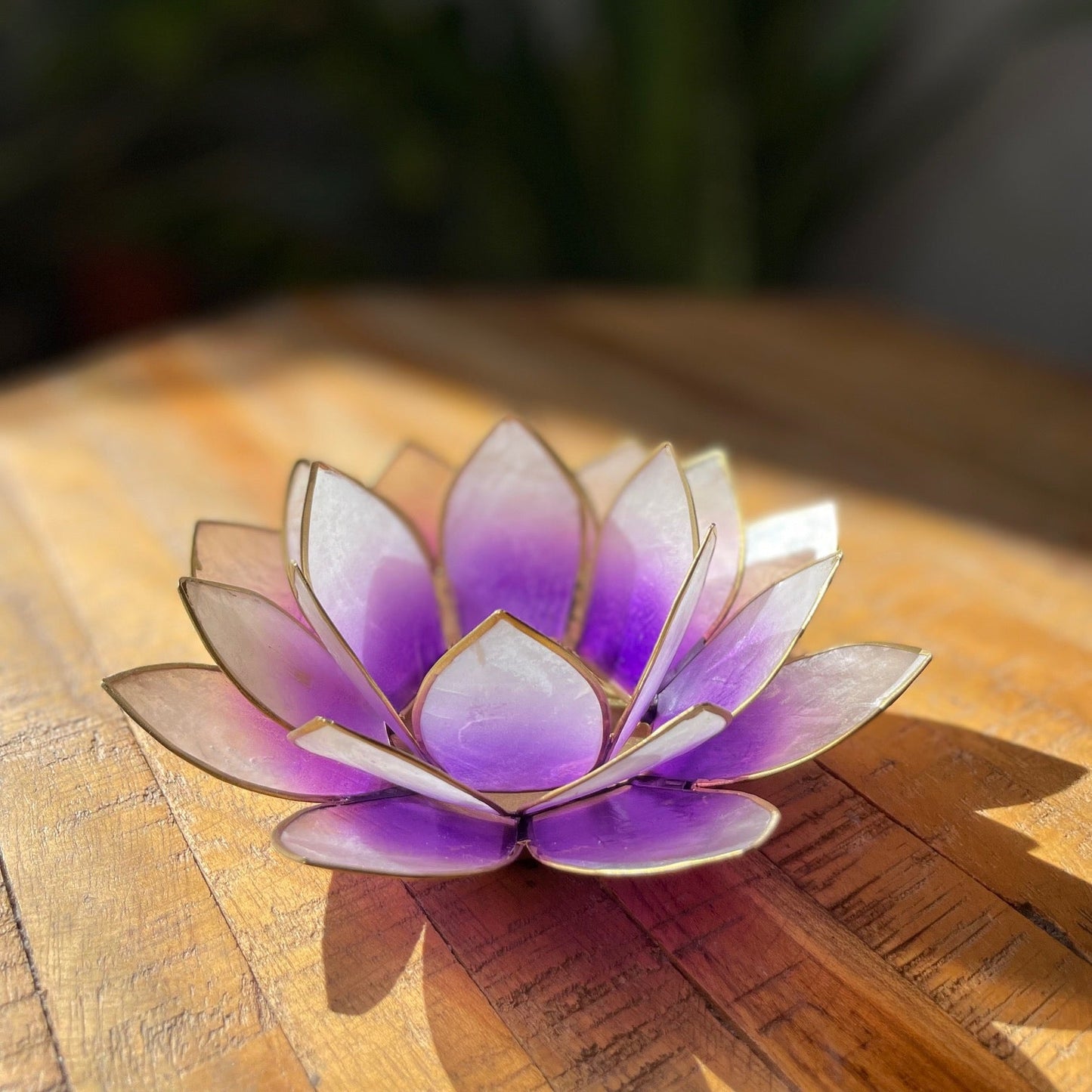Lila Lotusblume für Deine Kerzenhalter