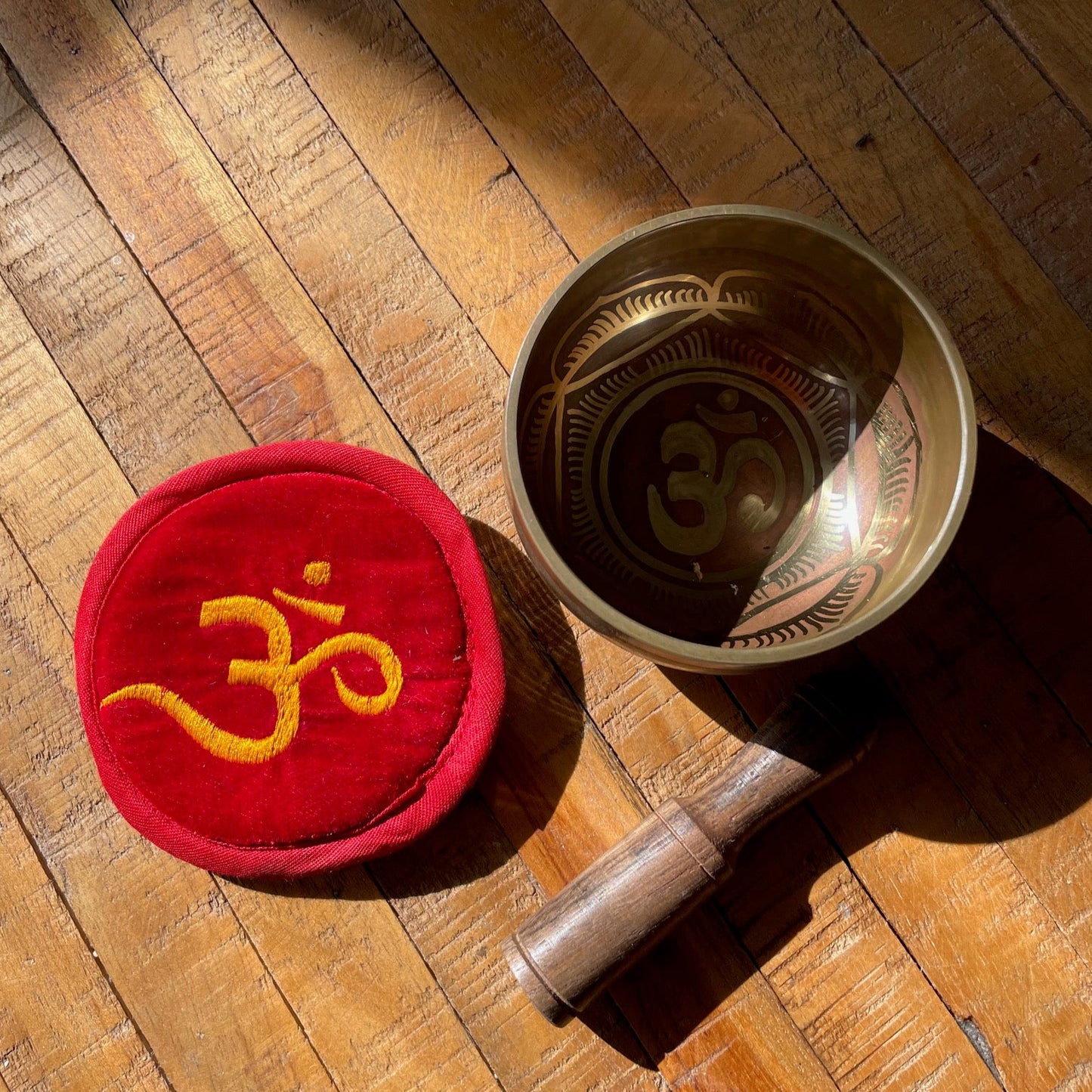 OM Klangschalen mittel -Set mit Geschenkbox