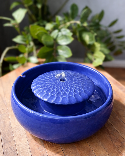 Handgefertigter Feng Shui Keramikbrunnen Blume | Berlin Design