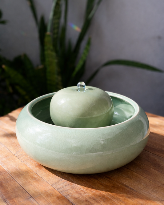 Feng Shui Keramikbrunnen Mint | Handgemachter Zimmerbrunnen aus Berlin