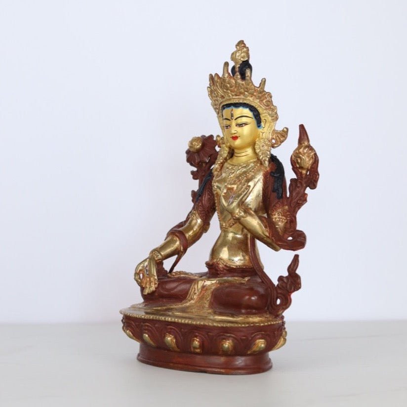 Weiße Tara: Eine Handgefertigte Statue aus Nepal