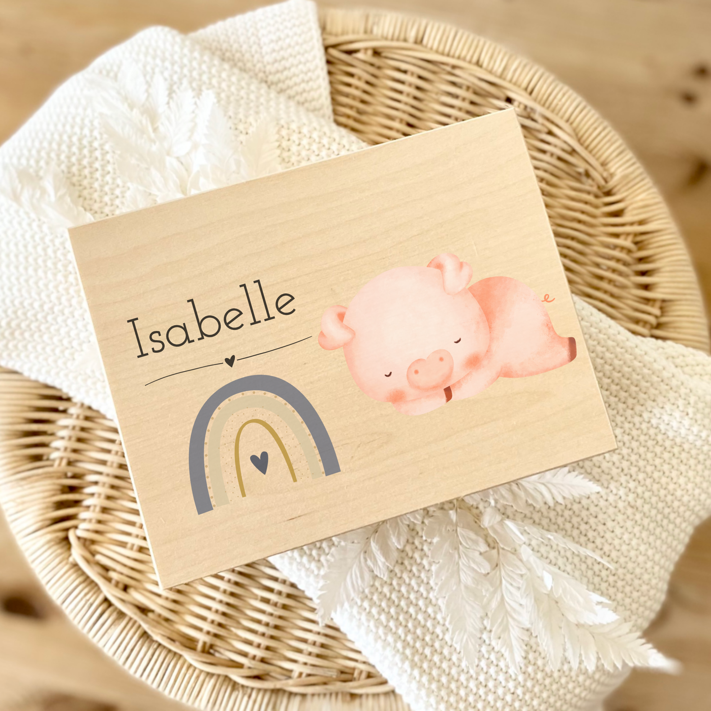 Personalisierte Holzkiste mit Namen und Sternzeichen