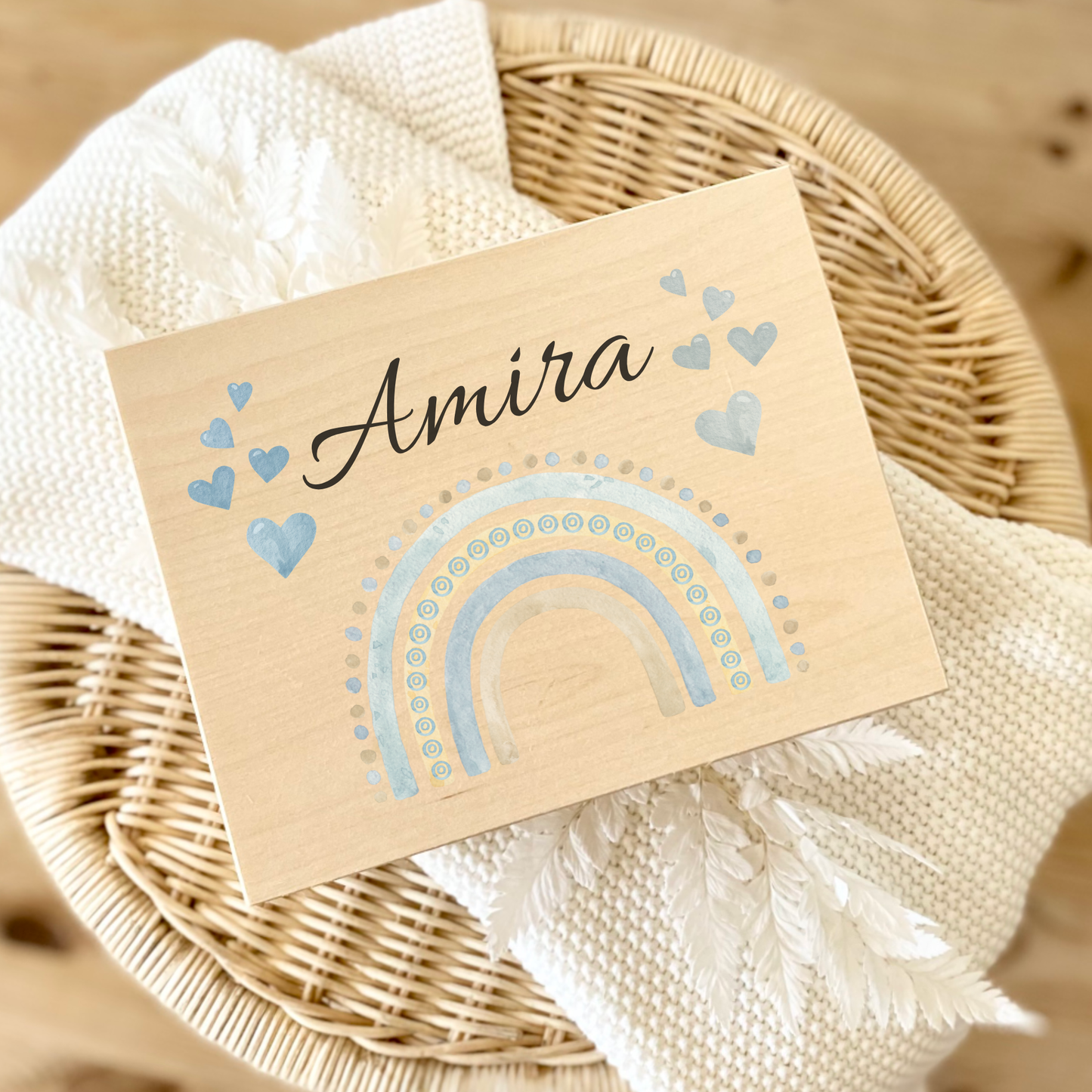 Personalisierte Holzkiste mit Regenbogen – liebevolles Geschenk für Kinder