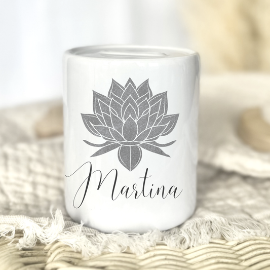 Personalisierte Keramik-Spardose mit Lotusblume – handgefertigt in Deutschland