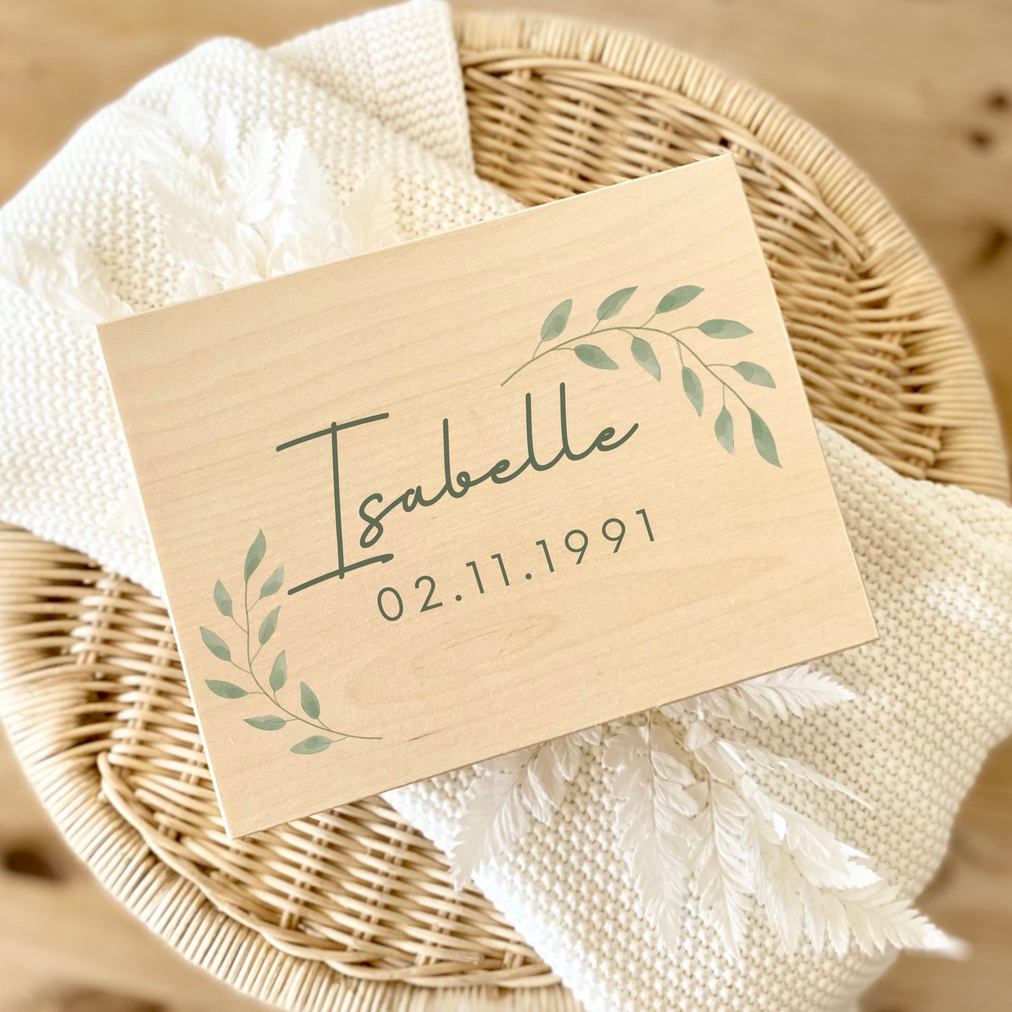 Personalisierte Holzkiste mit Namen & Datum – für Erinnerungen, die bleiben