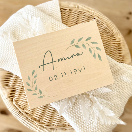 Personalisierte Holzkiste mit Namen & Datum – für Erinnerungen, die bleiben