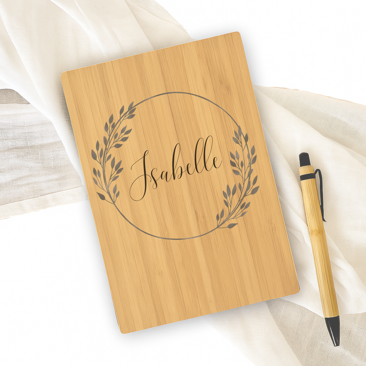 Personalisiertes Bambus-Notizbuch mit Blätterkranz
