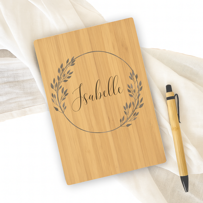Personalisiertes Bambus-Notizbuch mit Blätterkranz