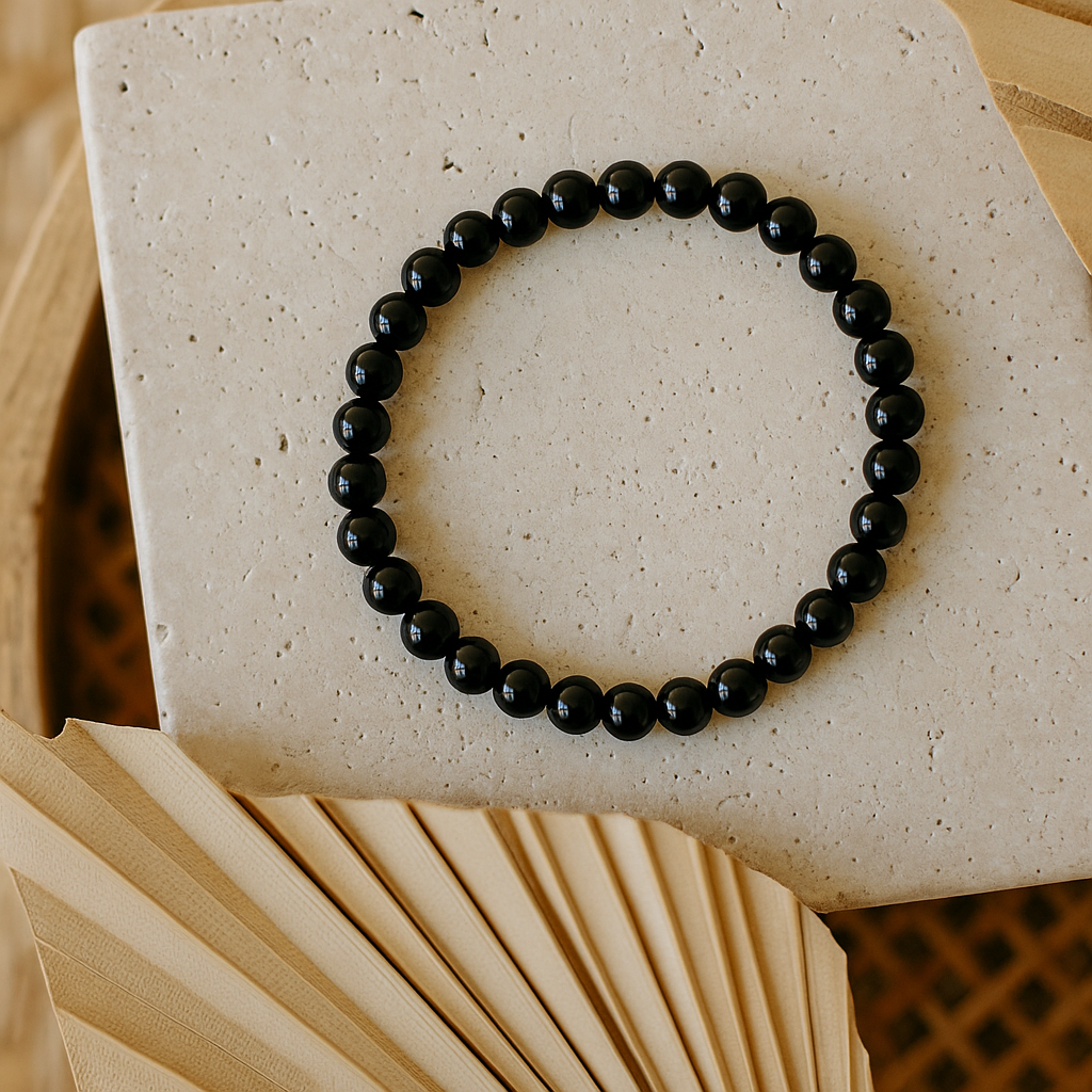 Black Obsidian steht für Schutz, Klarheit und Befreiung von negativen Energien