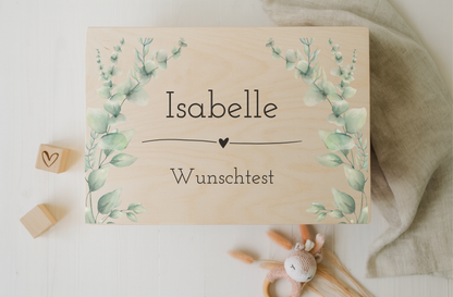 Personalisierte Holzkiste mit Namen & Wunschtext – Eukalyptus Design