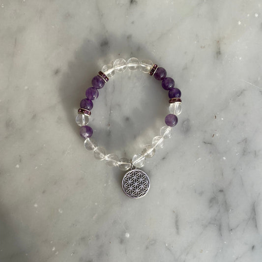 Armband mit Blume des Lebens, Bergkristall und Amethyst: Harmonie und Klarheit