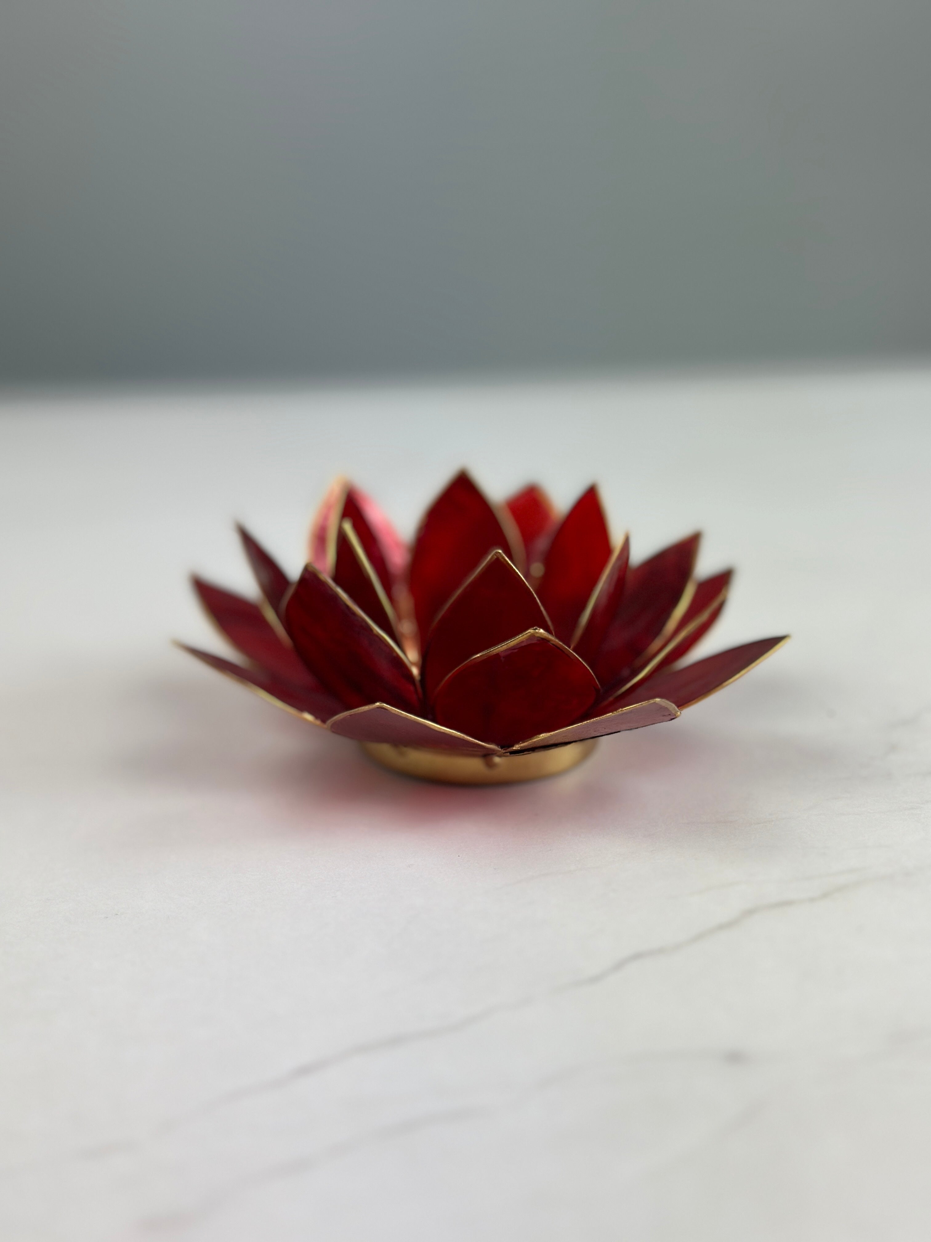 Lotus Teelichthalter - Rot Wurzelchakra: Ruhe & Gleichgewicht
