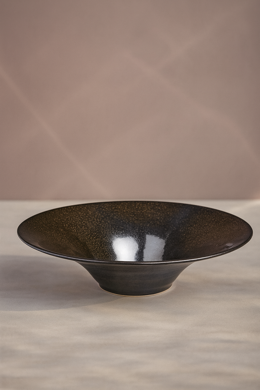 Handgefertigte Keramikschale 
 Ikebana Dekorationselement Schwarz