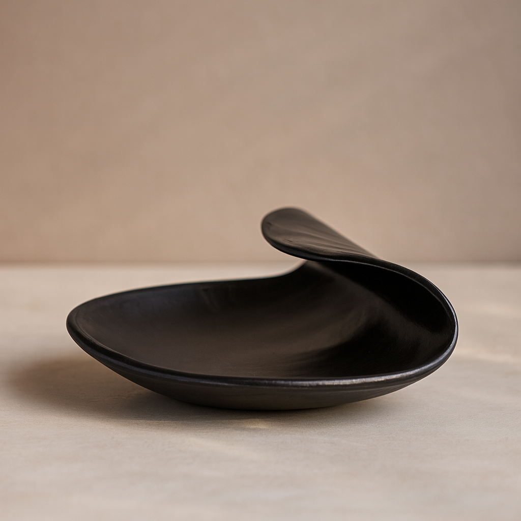 Handgefertigte Keramikschale 
Ikebana Dekorationselement