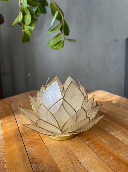 Lotus Teelichthalter Weiß: Ruhe & Licht