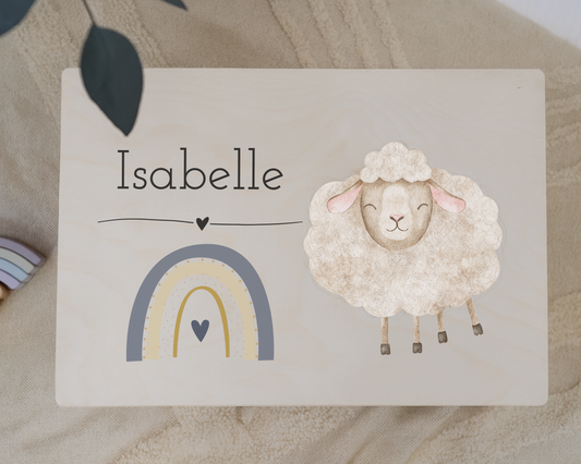 Personalisierte Holzkiste mit Namen und Sternzeichen