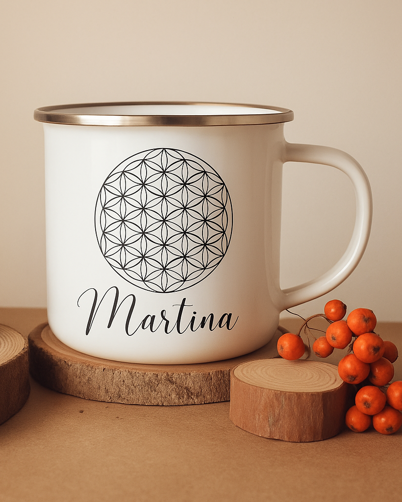 Personalisierte Emaille-Tasse mit Blume des Lebens – handgefertigt in Deutschland