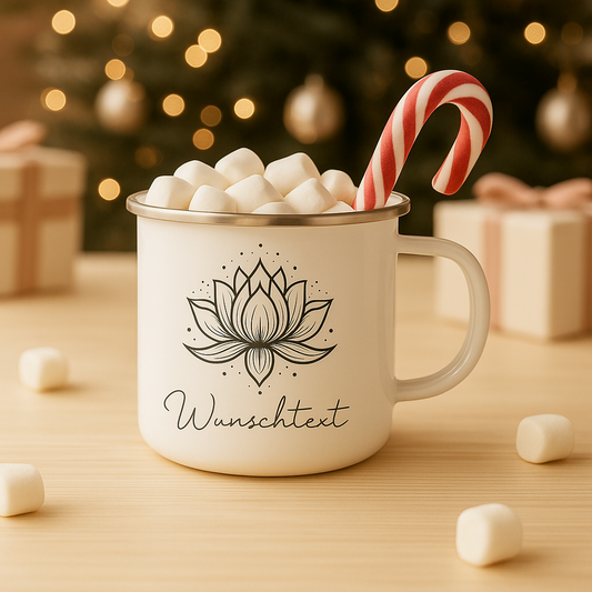 Personalisierte Emaille-Tasse mit Lotusblume – handgefertigt in Deutschland