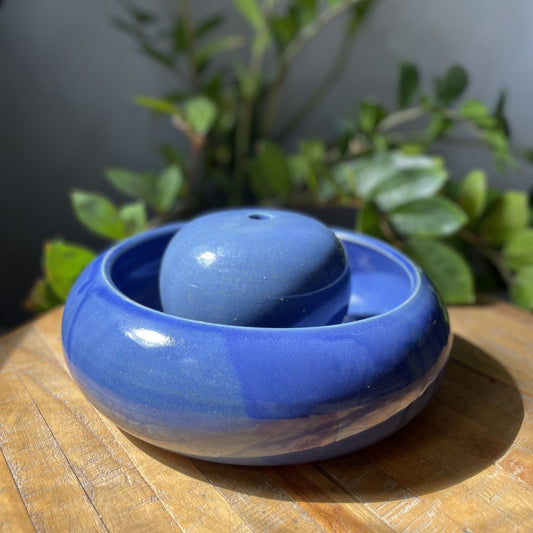 Feng Shui Tischbrunnen Keramik handgefertigt als Innenbrunnen im Wohnzimmer mit sanftem Wasserplätschern