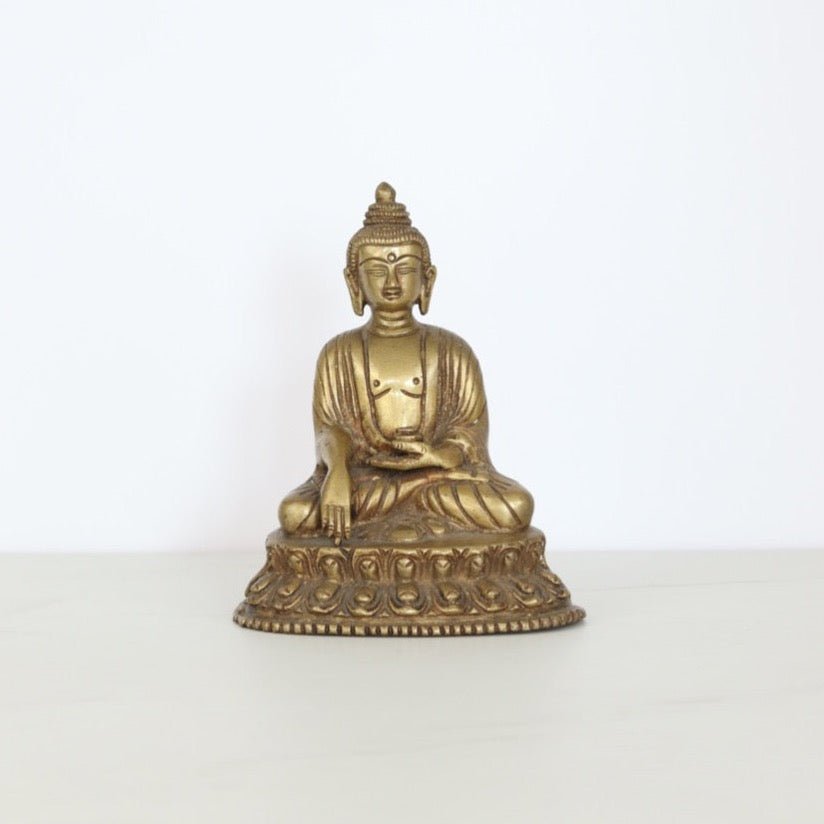 Shakyamuni Buddha Statue – Ausdruck von Stille und Klarheit